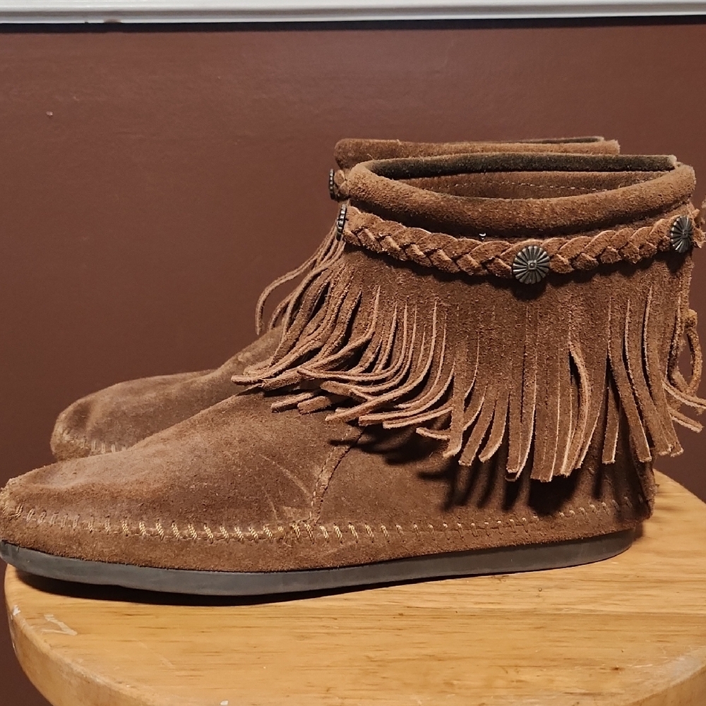 Minnetonka Brown Suede Fringe Ankle Boots